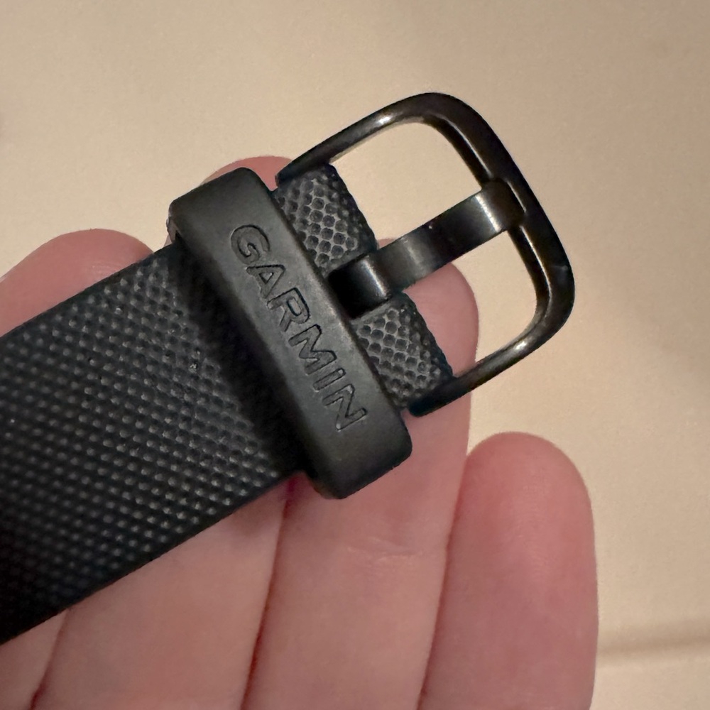 Garmin vivoactive 4S matte black watch band